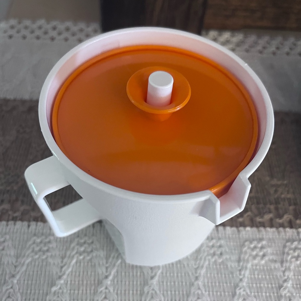 Tupperware Sugar Container - Picture 3 of 4